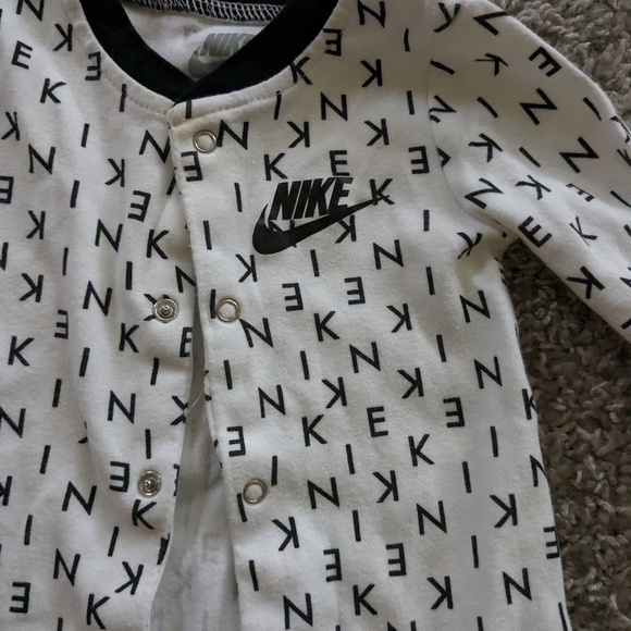 Nike - Picture 5 of 5